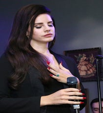 The performance was heartwarming, even for Lana. Photos: Courtesy of H&M 152468759_AS_3872_E272B3105E43FFC2543F6F5128B0C145