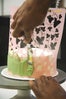 hot to decorate a cake