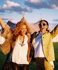 The Knowles Sisters: Whose Blog Is Better? mydamnblog_01opener