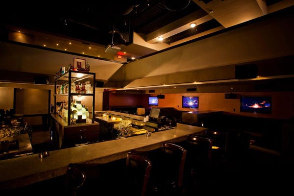 dive-bar-foxhole-600