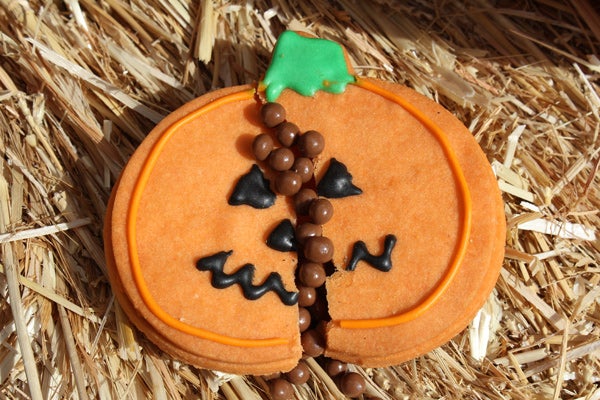 Farmshop---Piñata-Pumpkin-Cookies-Filled-with-Crunchy-Pearls