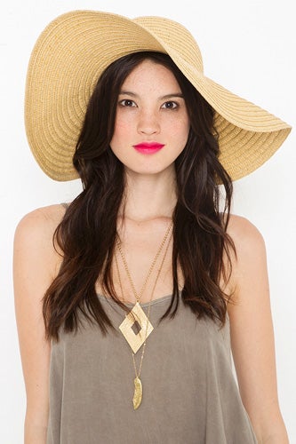 beach hat thumb