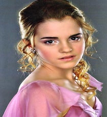 Hermione is okay with getting girly sometimes — but she's not letting it interfere with her status as a thoroughly powerful witch. Katniss, on the other hand, can't seem to reconcile being beautiful and being strong. Bonus: We get to watch Hermione grow into herself, which is great.
Photo: Courtesy of Warner Bros.
hermy