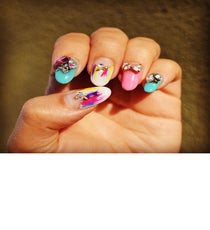 Bow wow! Kate Albrecht of Mr. Kate loves eye-catching accessories. Case in point: her rhinestone-embellished fingertips. Photographed by Us photo-2