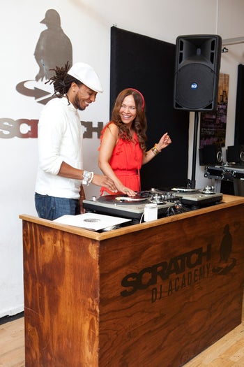 01_NYCclass_DJ_080212_62