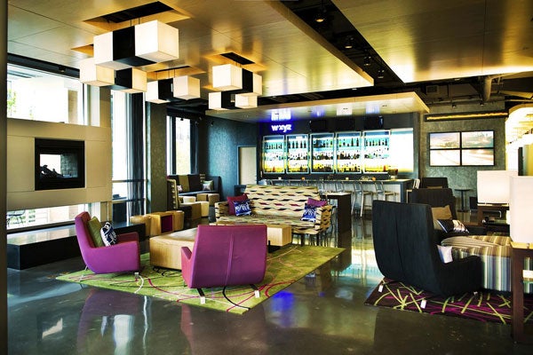 Aloft-Hotel-Bar_1slid