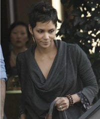 You Know What's Not Cool? Halle's Jeweler Spilled Her Engagement News halle-berry-engagement-ring