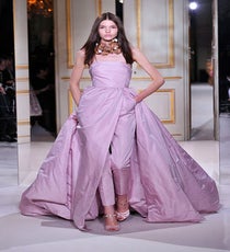 We think that Naomi Watts is on the cusp of becoming a fashion It Girl if she pushed the envelope a tad more. This Giambattista Valli pants-gown hybrid is something that only a red-carpet braveheart would try. gia_HCss13_217