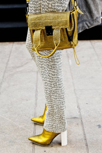 Marie-Pascol_student-at-Parsons_-bag-and-shoes-by-Philip-Lim_refinery29-47_RyanKoopmans