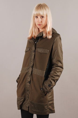 SURFACE_TO_AIR_AW12_JACKET_MODEL_002-2