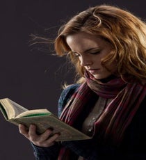 Because Katniss would never read Hogwarts: A History. Or any of the other intense tomes Hermione so dearly loves (It's okay, Ron wouldn't, either).
Photo: Courtesy of Warner Bros.
hermione