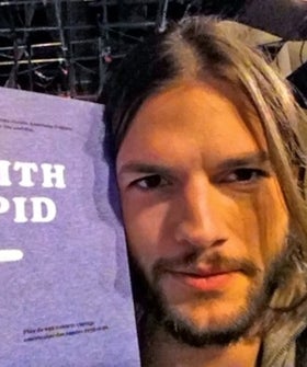 Ashton-KutcherI&rsquo;m-With-Stupid-T-shirt