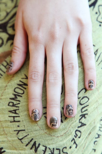 coachella-nail-art-designs-feather