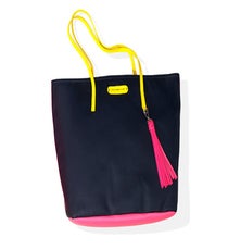 The "Simone" Tote.
Photo: Courtesy of Tommy Hilfiger TommyHilfiger_SimoneBag_105
