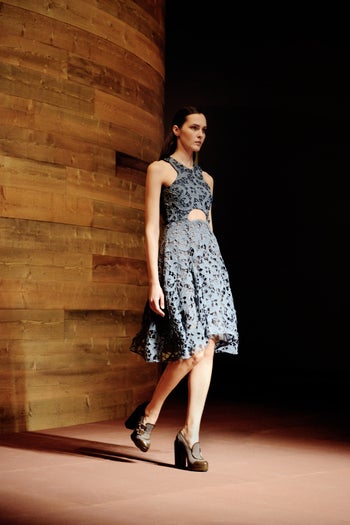 01_Carven_SS13_NinaW_49