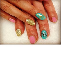 Courtney Haas of Style Haul hit up es NAIL on Melrose Avenue for this glitter-tastic design. Photographed by Us Nail-Stalking_Courtney-1