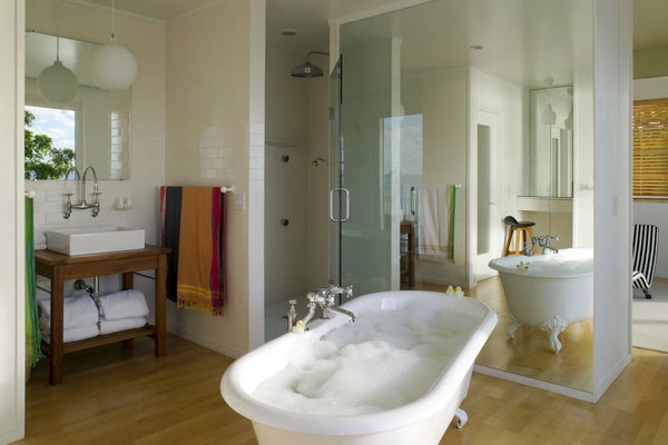 Standard_Miami-room-full-spread-bathroom-(by-Ken-Hayden)