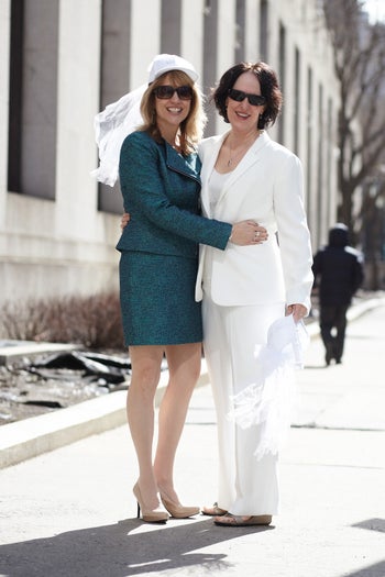 031_31_076_76_CityHallWeddingsDay02_139