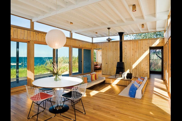 KAUTH HOUSE, INTERIOR WITH SUNKEN SEATING AREA AND KITCHEN. COURTESY OF FIRE ISLAND MODERNIST: HORACE GIFFORD AND THE ARCHITECTURE OF SEDUCTION.