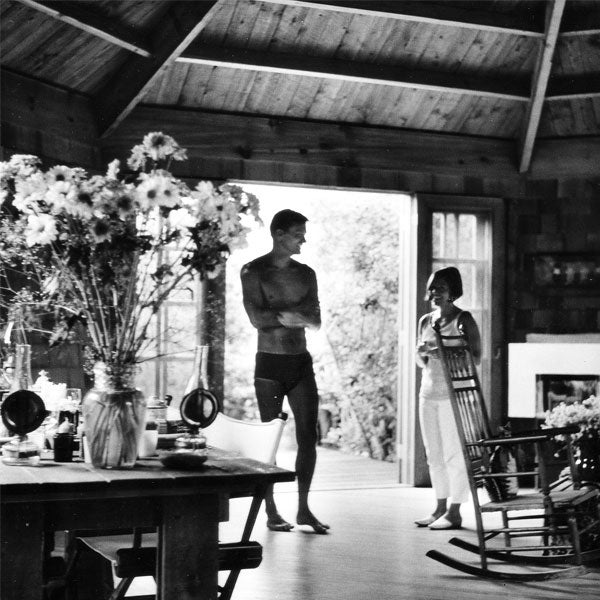 HORACE GIFFORD AND TRUDY FRANK AT WITTSTEIN-MILLER HOUSE II, FIRE ISLAND PINES, NY, CA. 1964. COURTESY OF FIRE ISLAND MODERNIST: HORACE GIFFORD AND THE ARCHITECTURE OF SEDUCTION.